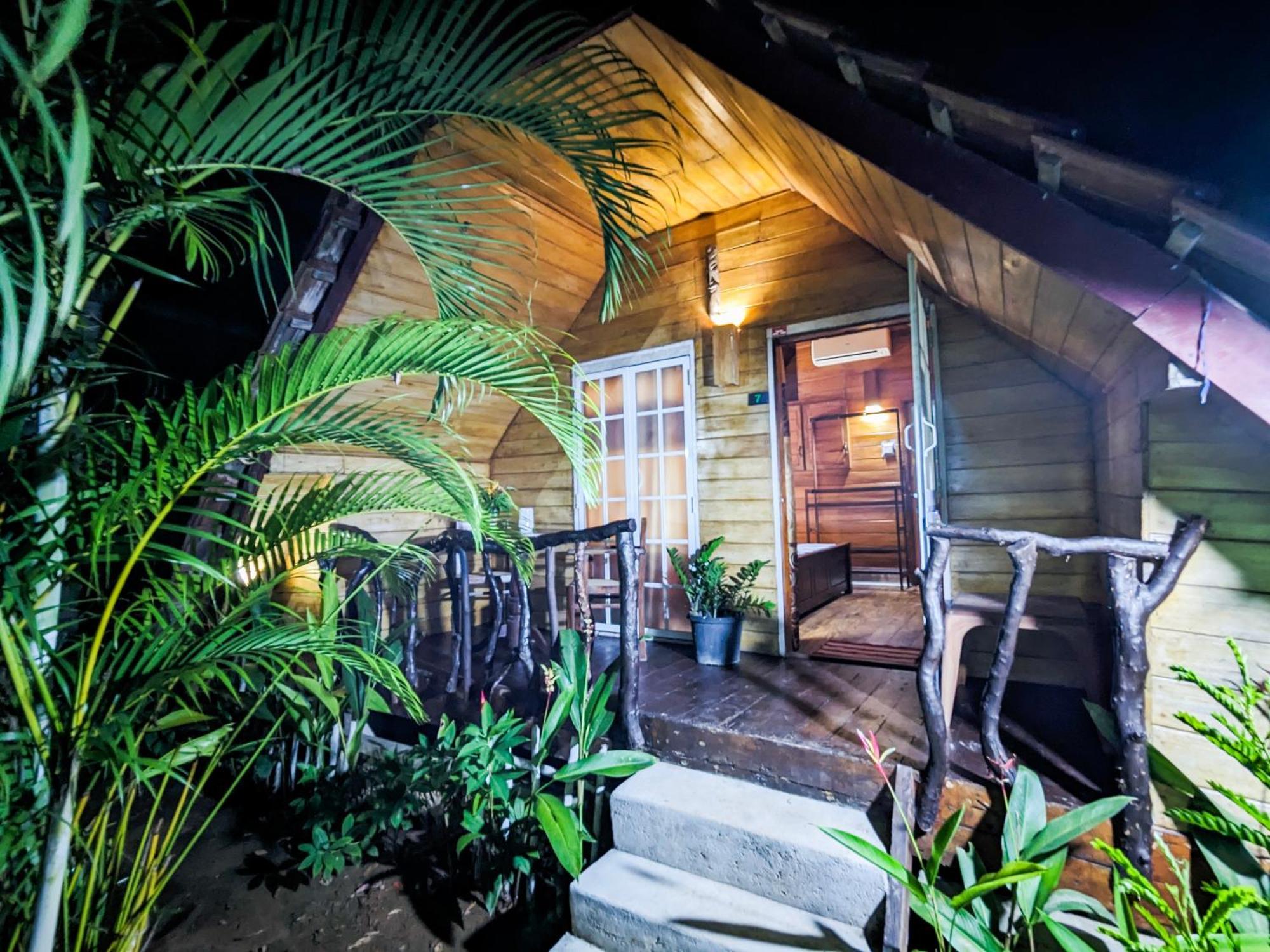 The Emerald Guest House & Villa อูนาวาตูนา ภายนอก รูปภาพ